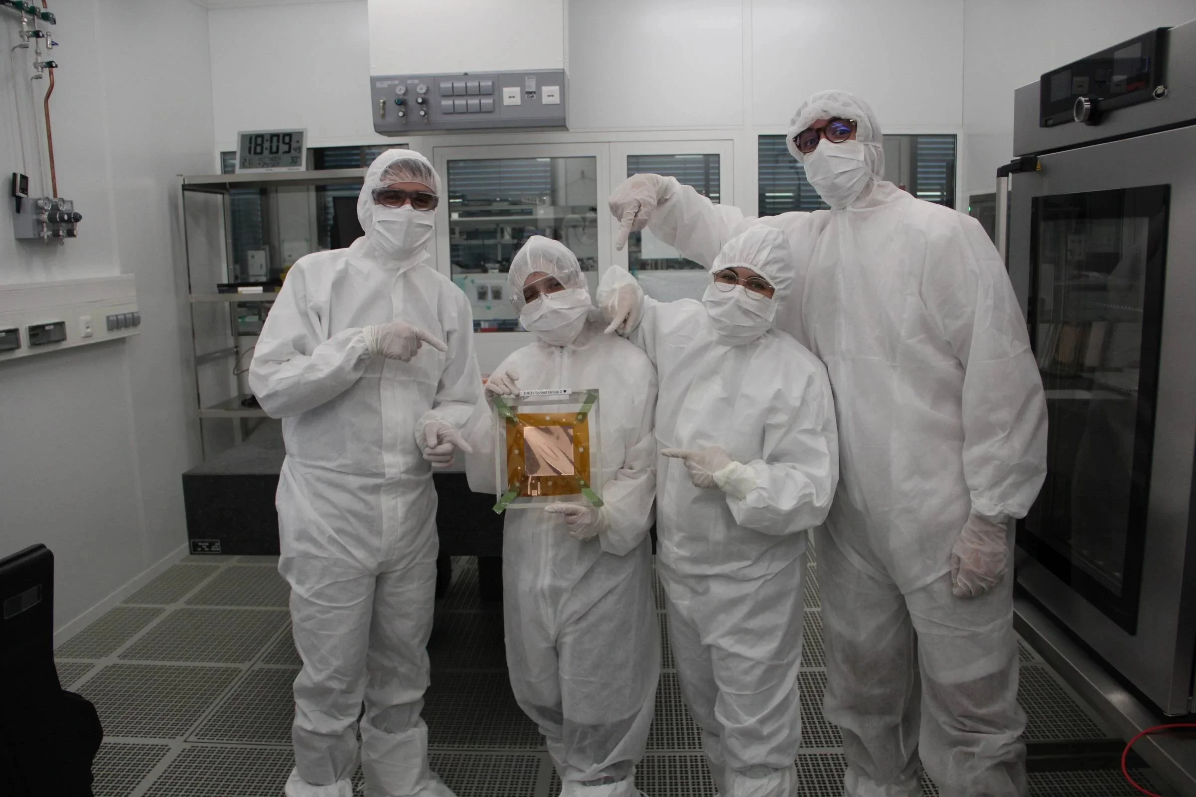 DRD1 Gaseous Detectors School - As part of the practical element of the programme, the young researchers also visited the FTD's clean room laboratory.